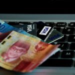 Immagine che illustra il processo di un bonifico istantaneo, con dettagli su vantaggi e avvertenze.