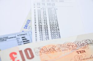 Immagine che illustra le regioni italiane dove gli over 70 non pagheranno il bollo auto dal 2026.