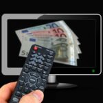 Immagine di un documento con il titolo "Canone Rai 2026" e un grafico dei prezzi in aumento.